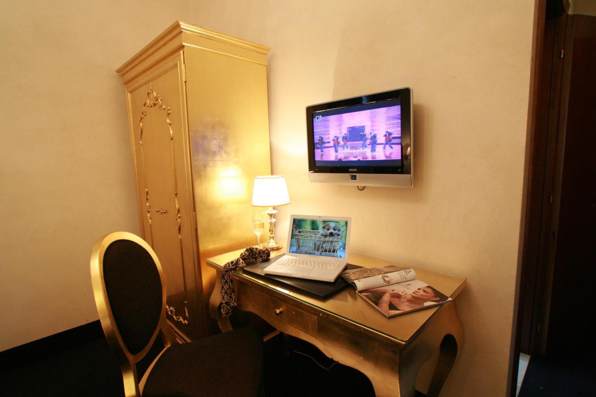 Deluxe Double Room,1635245100:JPEG