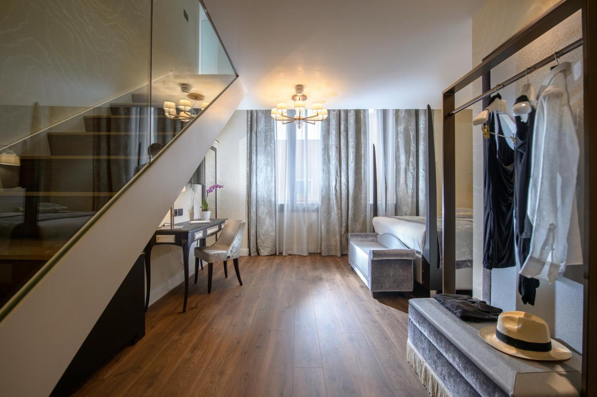 Suite Luna de Miel con jacuzzi y vistas al canal