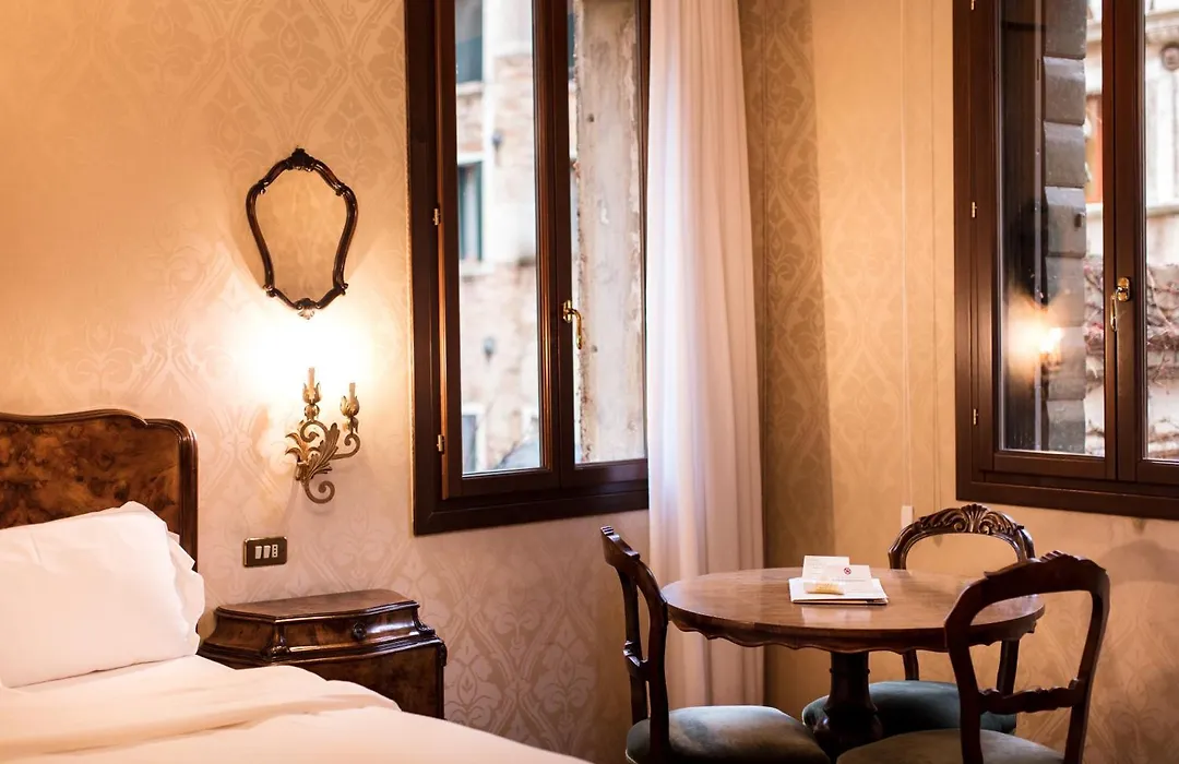 Hotel Flora - By Romanelli Family-1